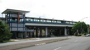 Holland Park West busway station httpsuploadwikimediaorgwikipediacommonsthu