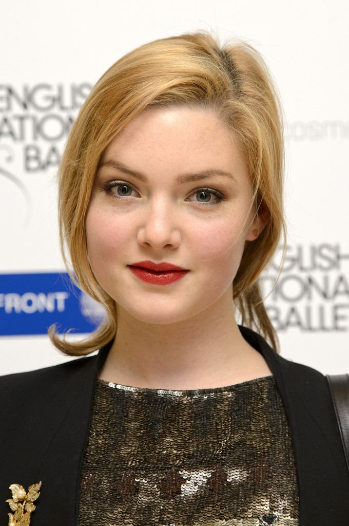 Holliday Grainger in her gold and black sequin dress