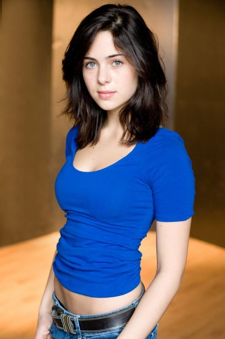 Holly Deveaux Holly Deveaux pictures and photos
