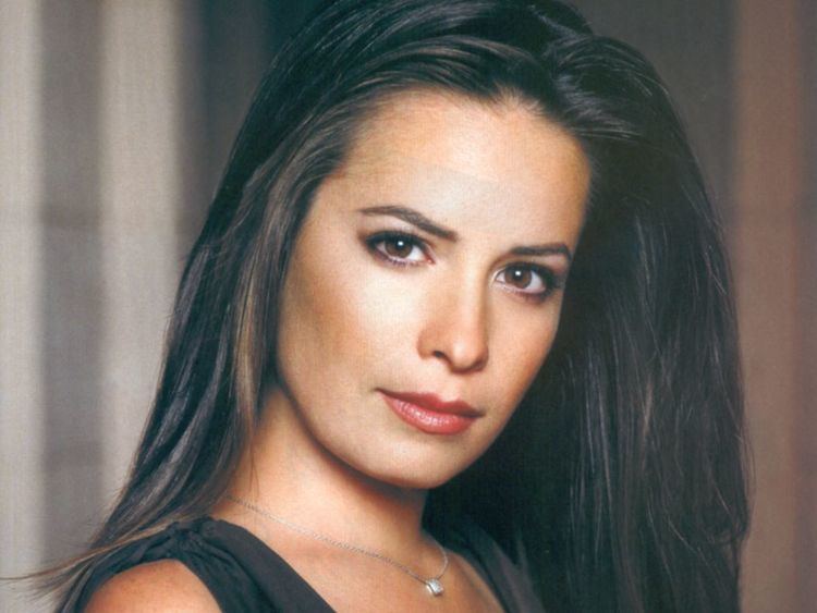 Holly Marie Combs Holly Marie Combs is an American actress and television producer