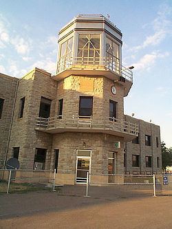 Holman Field Administration Building httpsuploadwikimediaorgwikipediacommonsthu