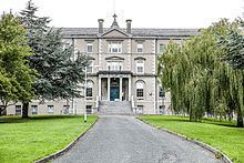 Holy Cross College (Dublin) httpsuploadwikimediaorgwikipediacommonsthu