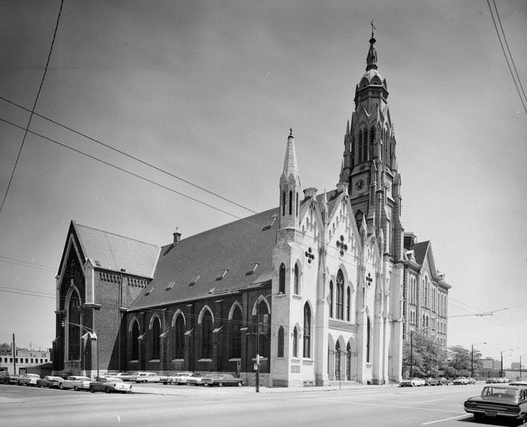 Holy Family Catholic Church (Chicago)