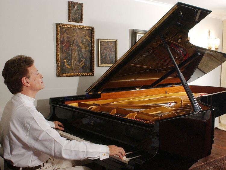 Homero Francesch Francesch Pianist
