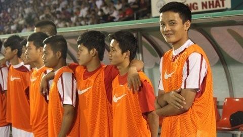 Hoàng Văn Khánh Trung v Vn Khnh amp bi hc xng mu t U19 Vit Nam Bongdaplusvn