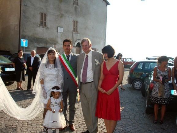 Hong Ying Adam Williams marries Chinese author Hong Ying in Italian hilltop