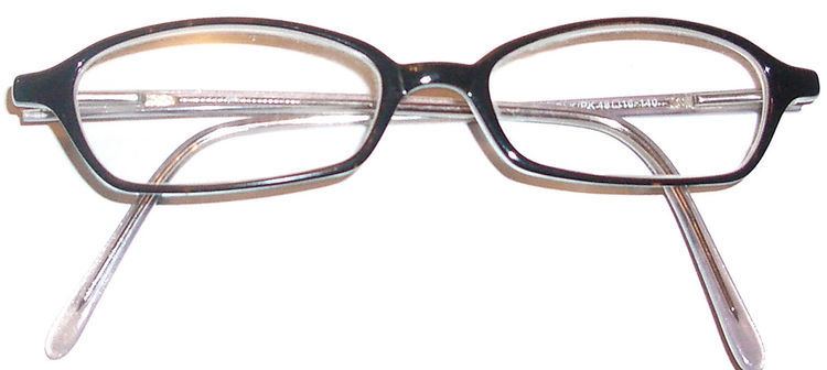 Horn-rimmed glasses