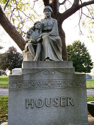 Houser Memorial httpsuploadwikimediaorgwikipediacommonsthu