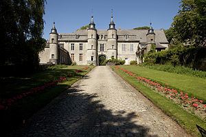 Houtain-le-Val Castle httpsuploadwikimediaorgwikipediacommonsthu
