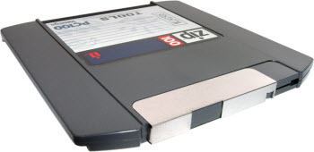 How does a Zip drive store so much more data than a floppy drive How does a Zip drive store so much more data than a floppy drive