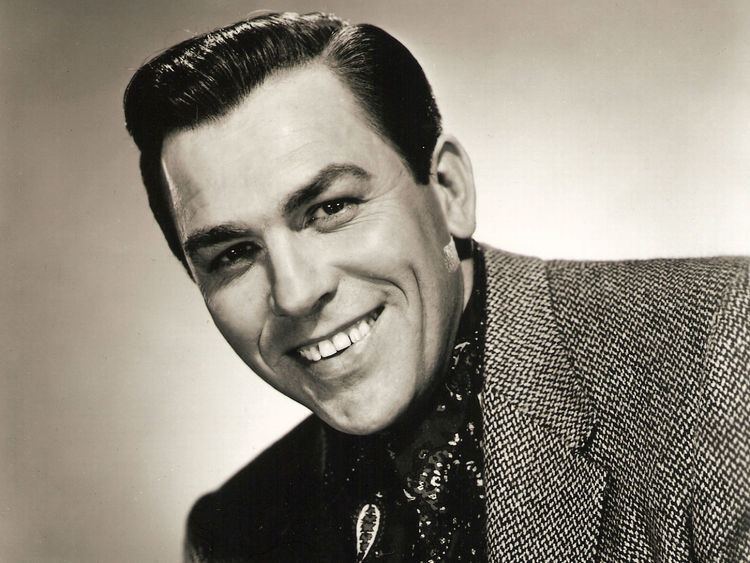 Howard Keel wwwmeredycommeredysplacewallpaperwpkeel02jpg