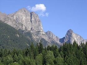 Hozomeen Mountain httpsuploadwikimediaorgwikipediacommonsthu