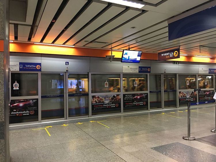 Huai Khwang MRT Station