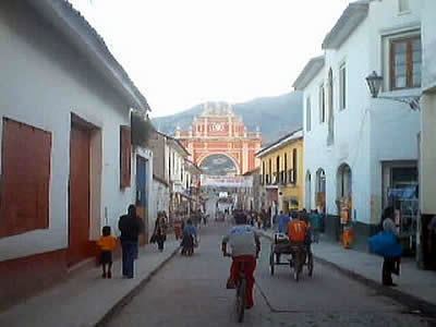 Huamanga Province wwwperutoptourscomjpg05aycalleayacuchanajpg