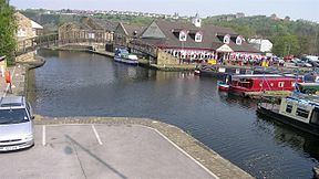 Huddersfield Broad Canal httpsuploadwikimediaorgwikipediacommonsthu