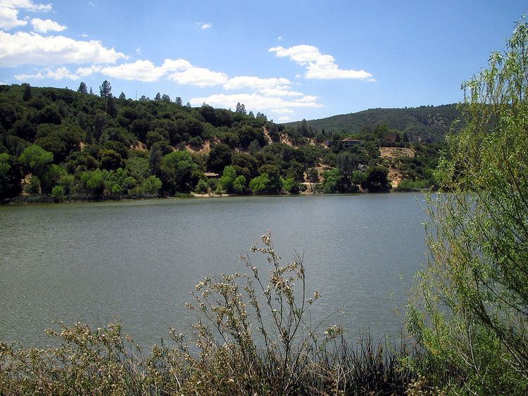 Hughes Lake (California) httpsuploadwikimediaorgwikipediacommonsthu