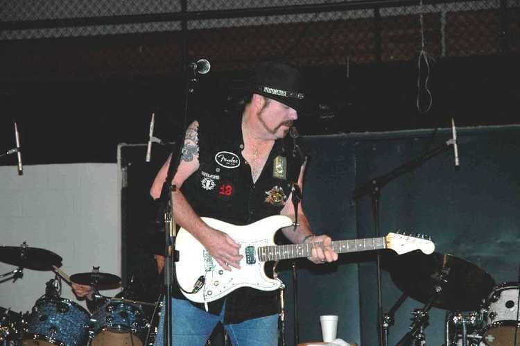 Hughie Thomasson The Outlaws concert pictures in Springfield Tennessee