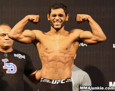 Hugo Viana (fighter) UFC 147 results Hugo Viana edges John 39Macapa39 Teixeira