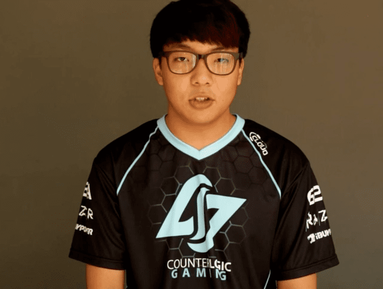 HuHi HuHi on bootcamping in Korea Pobelter and meeting his friends at