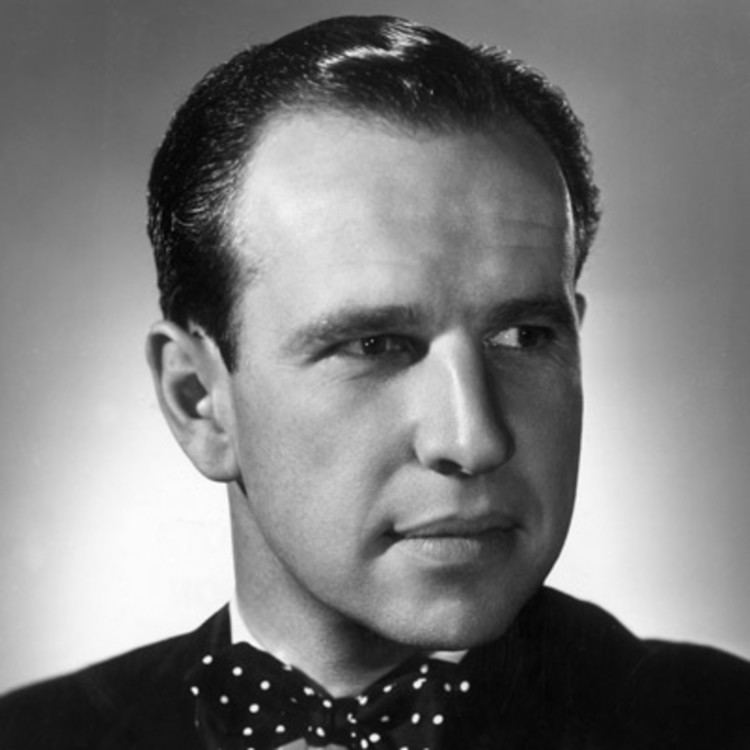 Hume Cronyn httpswwwbiographycomimagetshareMTIwNjA4N