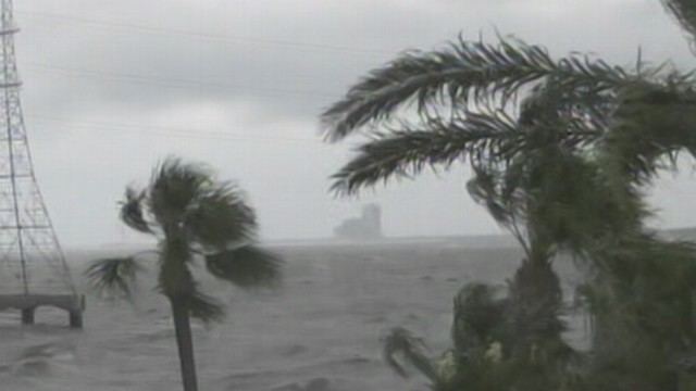 Hurricane Isaac (2012) Hurricane Isaac 2012 Storm Makes Landfall in Louisiana Lashing
