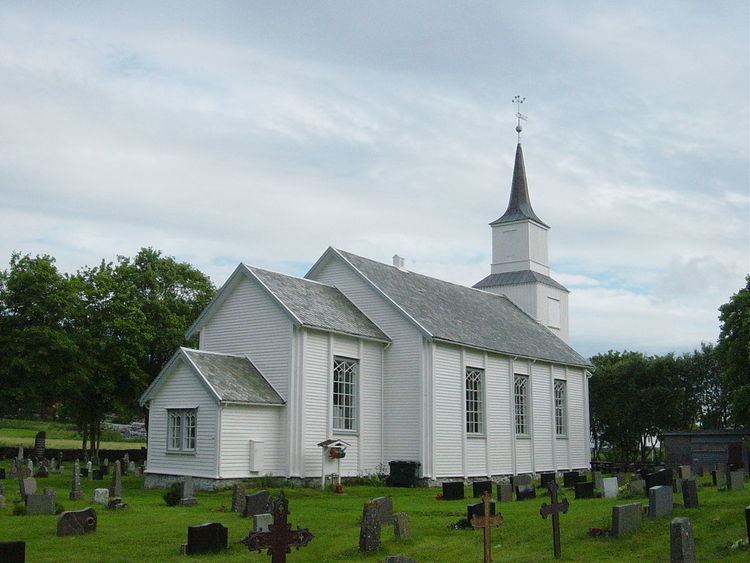 Hustad Church (Fræna)