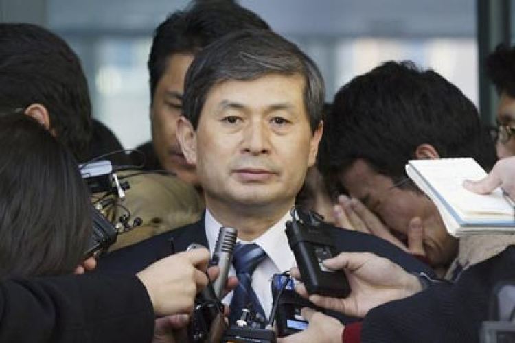 Hwang Woo-suk Seoul university apologises for science fraud ABC News