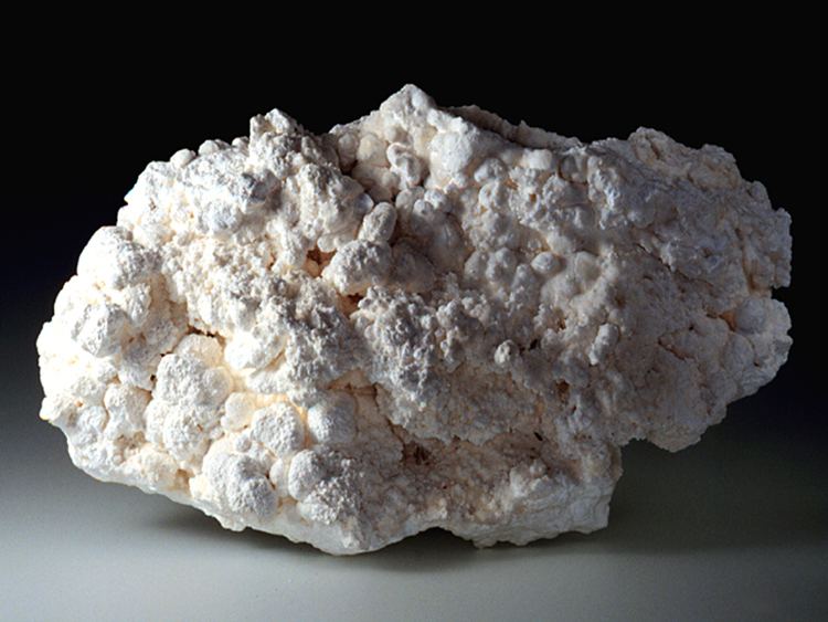 Hydromagnesite hydromagnesitejpg