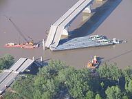 I-40 bridge disaster httpsuploadwikimediaorgwikipediacommonsthu
