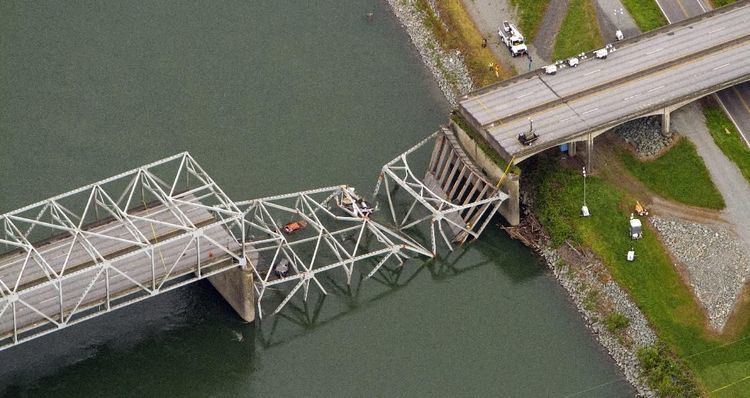 I-5 Skagit River Bridge collapse Feds look for temporary fix after I5 collapse