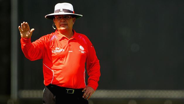 Ian Gould officiates his 100th ODI in AustraliaSri Lanka match in