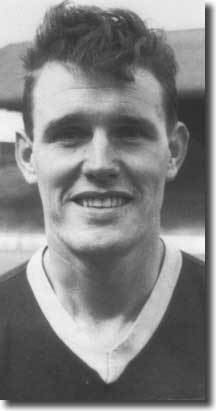 Ian Lawson (footballer, born 1939) wwwmightyleedscoukimagesianlawsonburnleyjpg