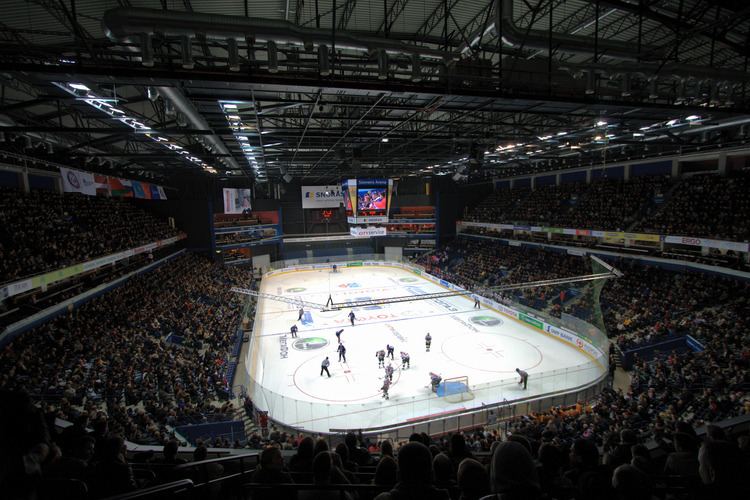 Ice hockey arena FileSiemens Arena during ice hockey matchjpg Wikimedia Commons