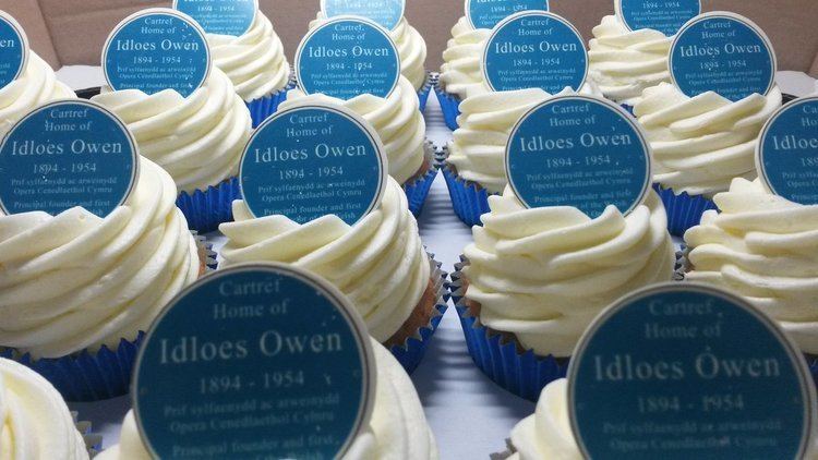 Idloes Owen Cup Cake Bakery on Twitter Idloes Owen blue plaque unveiling