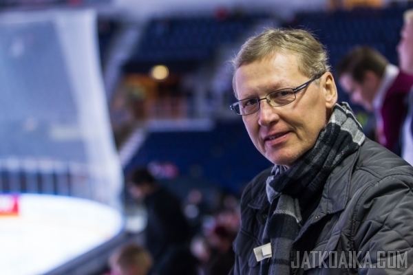 Ilkka Sinisalo Elm NHLpelaajatarkkailijana quotOlen liikkeell koko