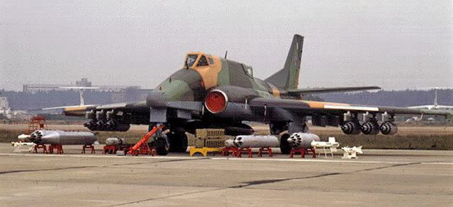 Ilyushin Il-102 Meet The Ilyushin IL102 The Most Gorgeously Ugly Combat Jet Ever
