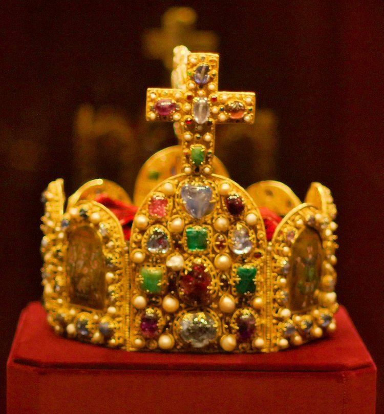 Imperial Crown of the Holy Roman Empire FileImperial Crown of the Holy Roman Empire frontjpg Wikimedia