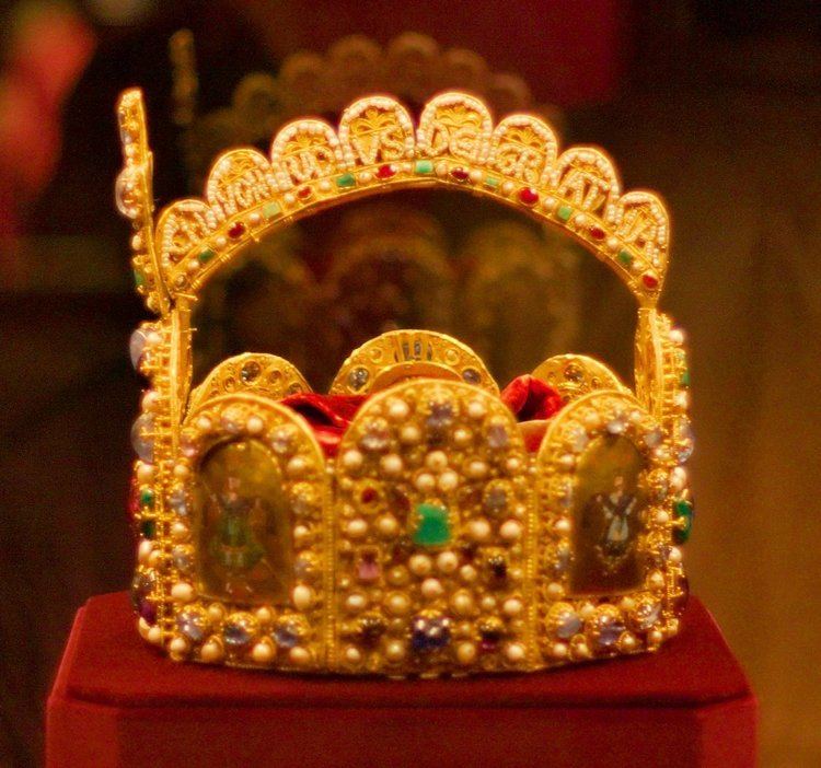 Imperial Crown of the Holy Roman Empire FileImperial Crown of the Holy Roman Empire leftjpg Wikimedia