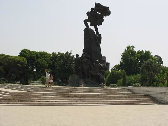 Independence Monument (Albania) httpsmediacdntripadvisorcommediaphotos02