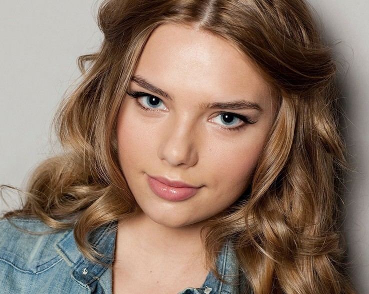 Indiana Evans Indiana Evans Long Hairstyles Summer Hair Ideas