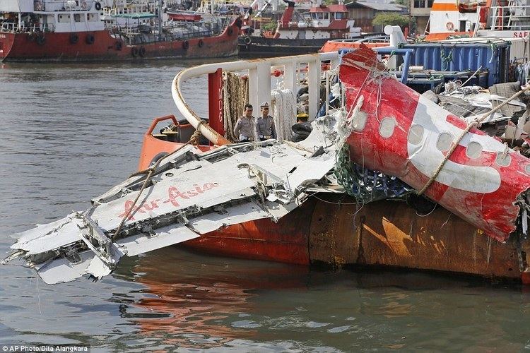 Indonesia AirAsia Flight 8501 Indonesia retrieves last of crashed AirAsia flight QZ8501 jet