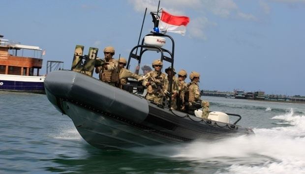 Indonesian Navy South China Sea Indonesian navy fires shots seizes Chinese fishing