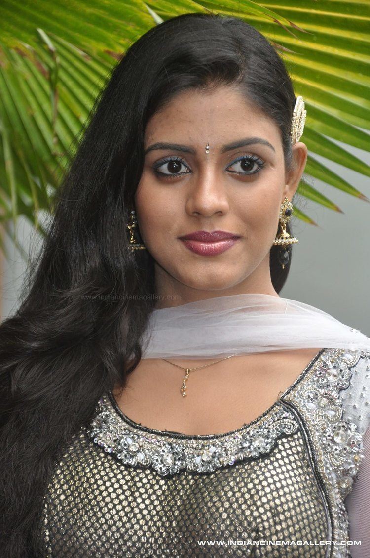 Iniya Iniya hot spicy stills