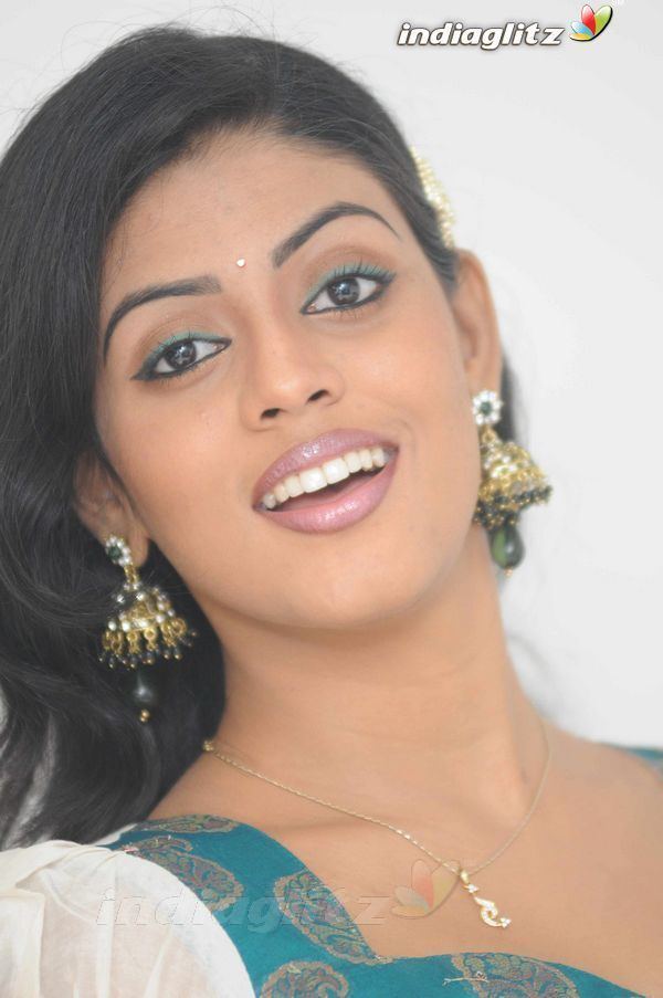 Iniya Iniya Tamil Actress Image Gallery IndiaGlitzcom
