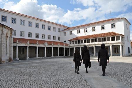 Instituto de Odivelas Pais e antigas alunas protestam contra fecho do Instituto de