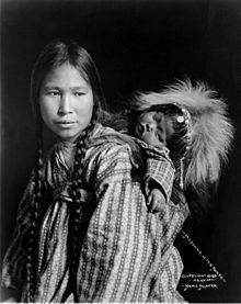 Inuit women httpsuploadwikimediaorgwikipediacommonsthu