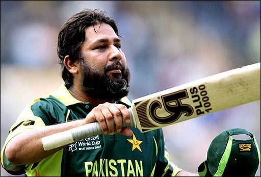 Inzamam ul Haq (Cricketer) playing cricket