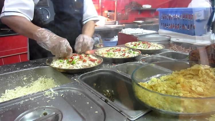 Iranian pizza The Persian Pizza Fast Food in Iran Shiraz Go Backpacking