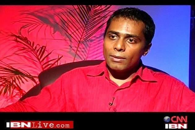 Irfan Alam, in one of his interviews, wearing a red long sleeves