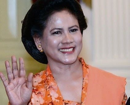 Iriana Joko Widodo httpsuploadwikimediaorgwikipediacommonsaa